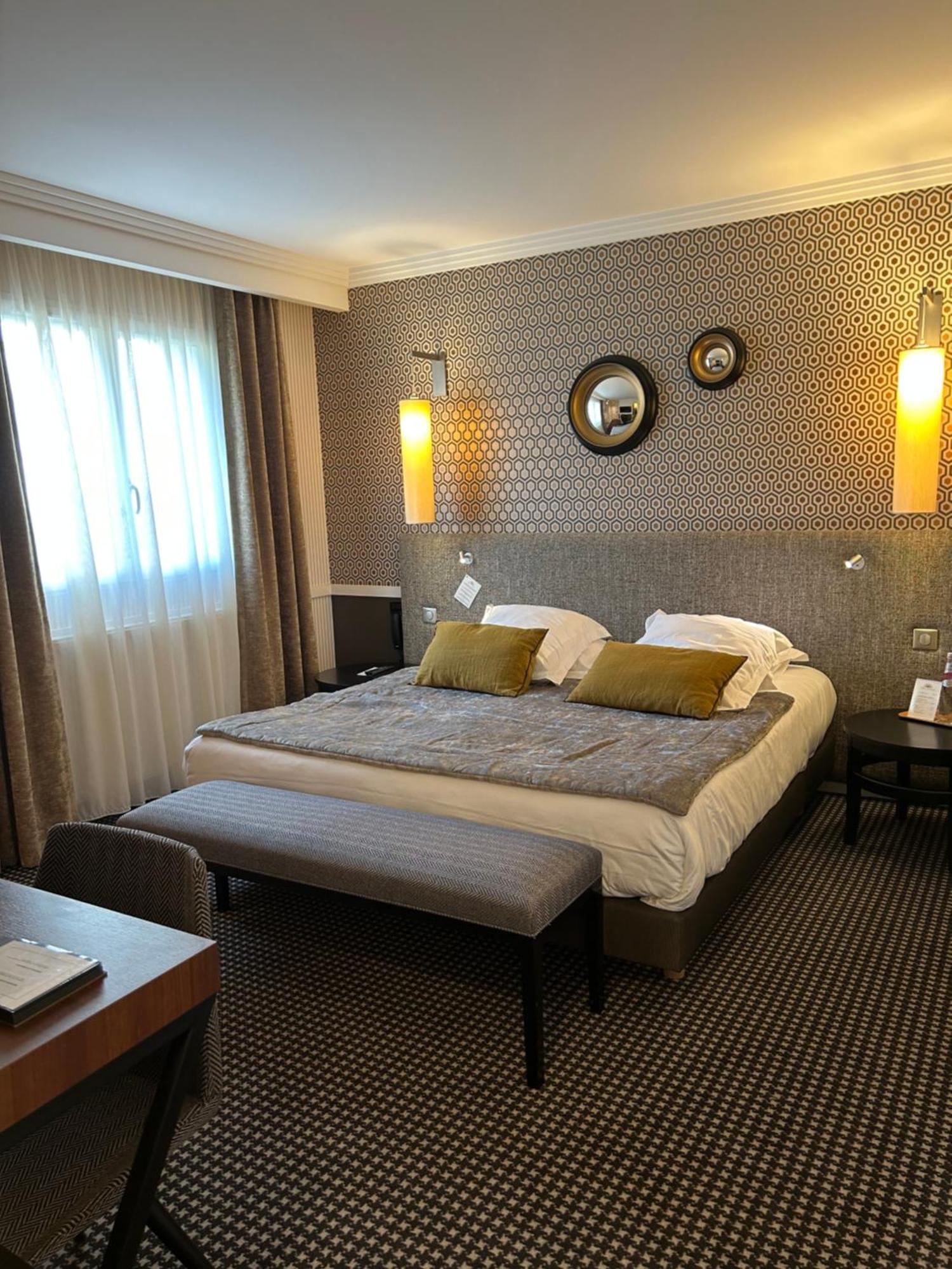 Hotel Jardin Le Pasteur Chalons en Champagne Bagian luar foto